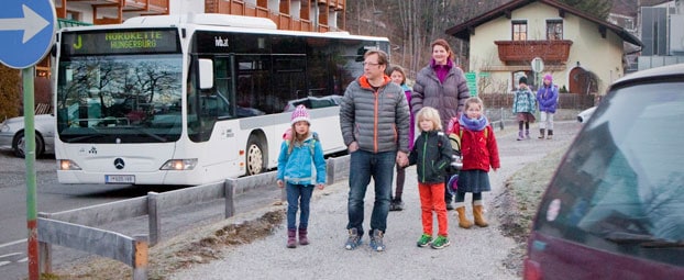 Sichere Querung: Geschützt können jetzt die Kinder den Platz queren.